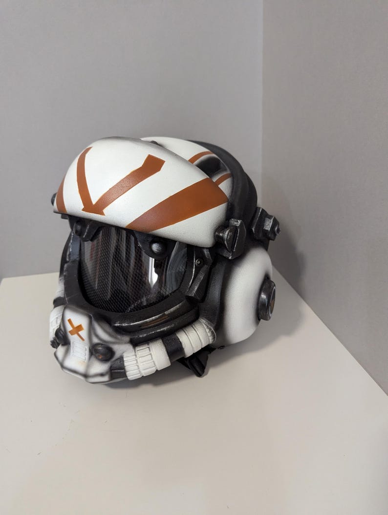 Viper Retro Sci-Fi Pilot Helmet — Comm-Dome Edition