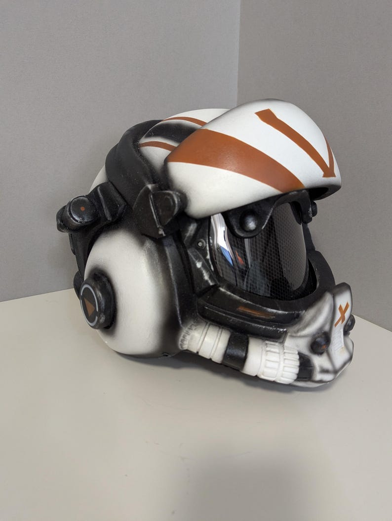 Viper Retro Sci-Fi Pilot Helmet — Comm-Dome Edition