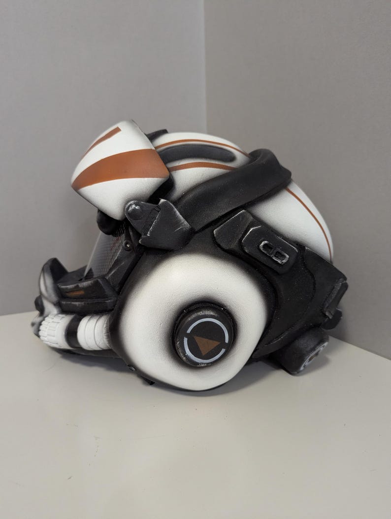 Viper Retro Sci-Fi Pilot Helmet — Comm-Dome Edition